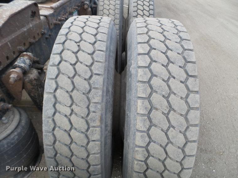 image for item EJ9048 1997 Freightliner Classic XL semi truck