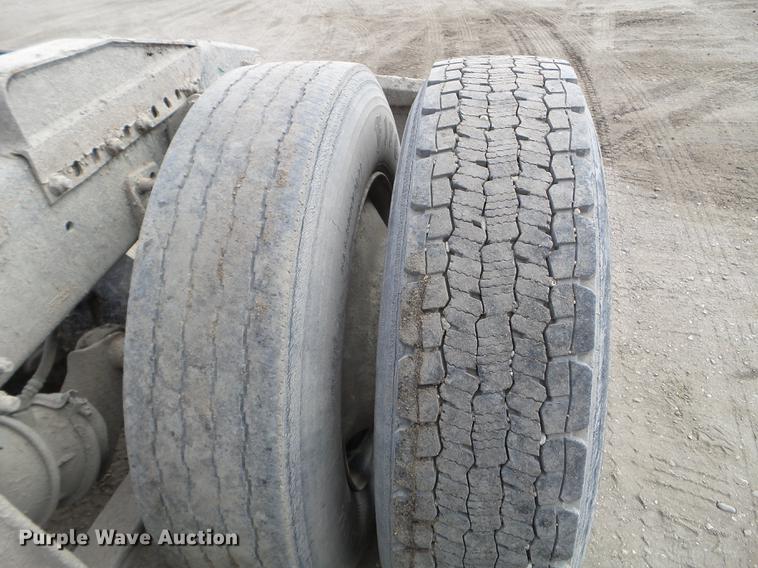 image for item EJ9048 1997 Freightliner Classic XL semi truck