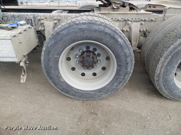 image for item EJ9048 1997 Freightliner Classic XL semi truck