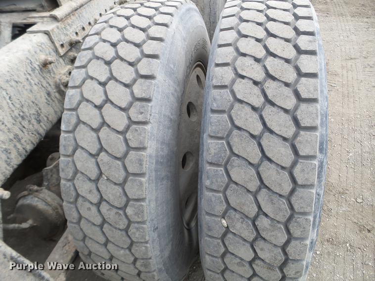 image for item EJ9048 1997 Freightliner Classic XL semi truck