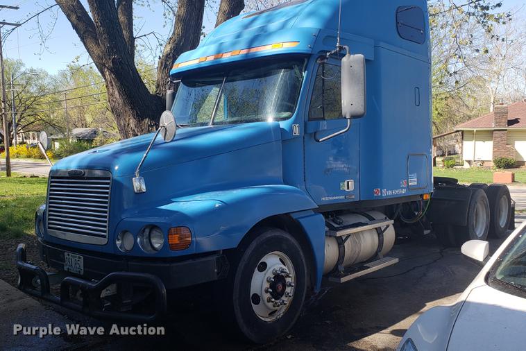 image for item EN9876 2004 Freightliner Century Class ST120 semi truck