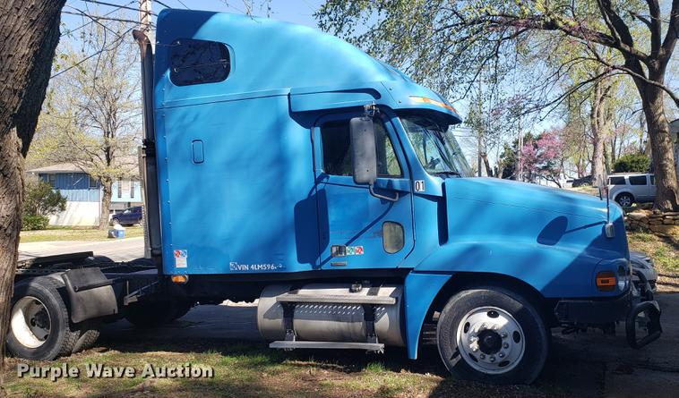 image for item EN9876 2004 Freightliner Century Class ST120 semi truck