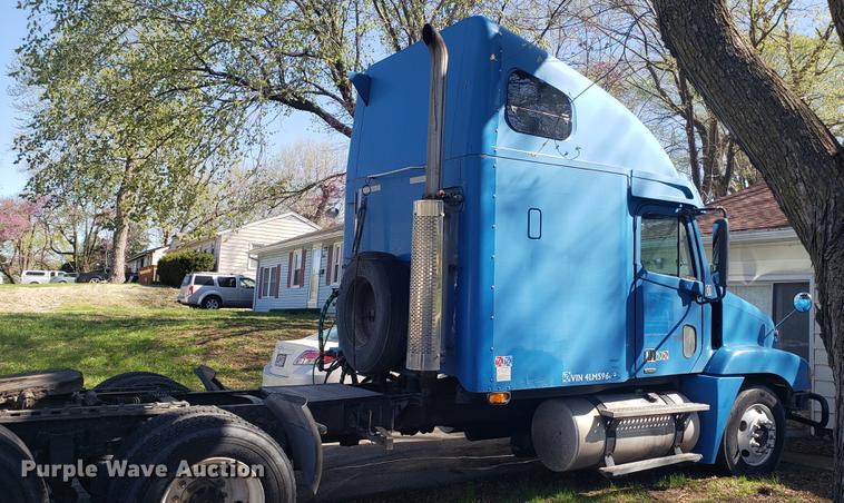 image for item EN9876 2004 Freightliner Century Class ST120 semi truck