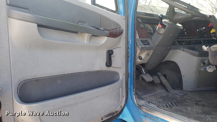 image for item EN9876 2004 Freightliner Century Class ST120 semi truck