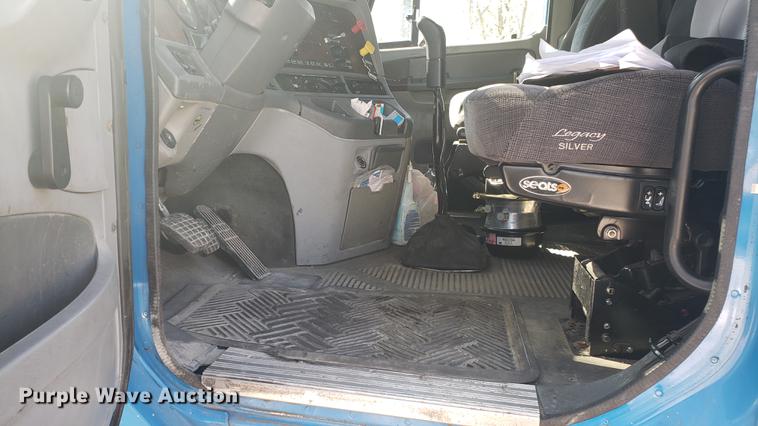 image for item EN9876 2004 Freightliner Century Class ST120 semi truck