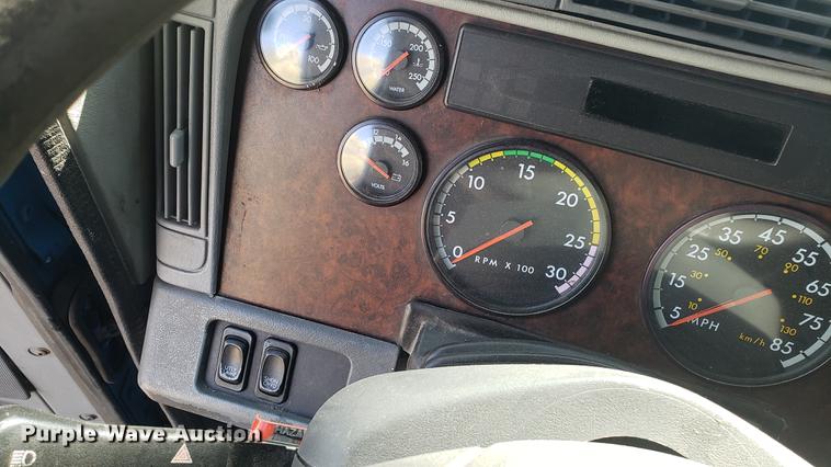 image for item EN9876 2004 Freightliner Century Class ST120 semi truck