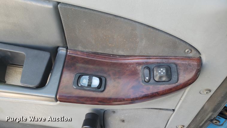 image for item EN9876 2004 Freightliner Century Class ST120 semi truck