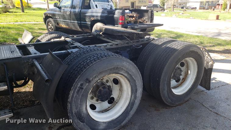 image for item EN9876 2004 Freightliner Century Class ST120 semi truck