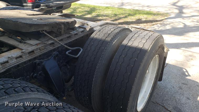 image for item EN9876 2004 Freightliner Century Class ST120 semi truck