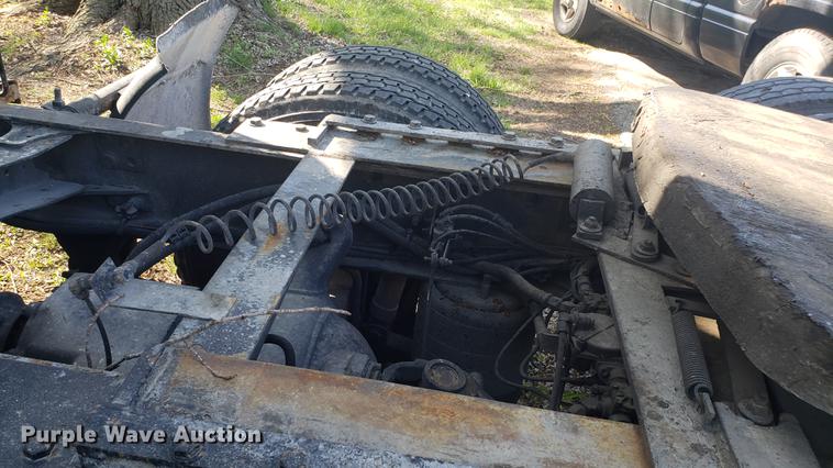 image for item EN9876 2004 Freightliner Century Class ST120 semi truck