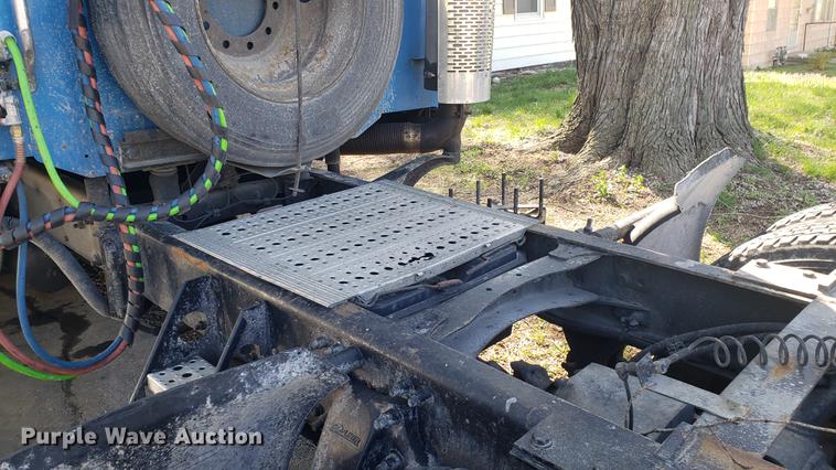 image for item EN9876 2004 Freightliner Century Class ST120 semi truck