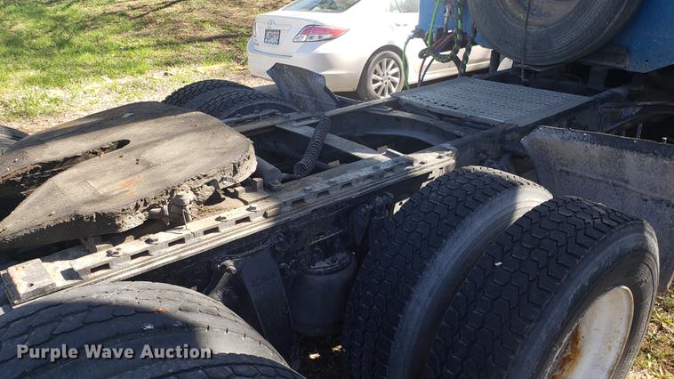 image for item EN9876 2004 Freightliner Century Class ST120 semi truck