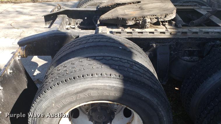 image for item EN9876 2004 Freightliner Century Class ST120 semi truck