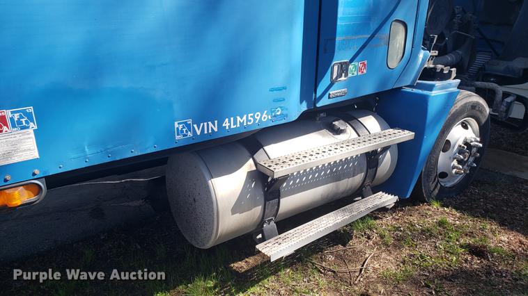 image for item EN9876 2004 Freightliner Century Class ST120 semi truck