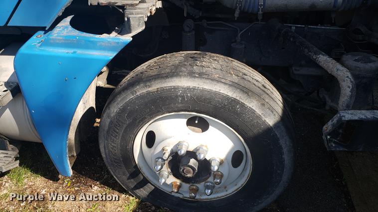 image for item EN9876 2004 Freightliner Century Class ST120 semi truck