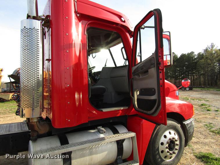 image for item FJ9636 1998 Freightliner Century Class semi truck