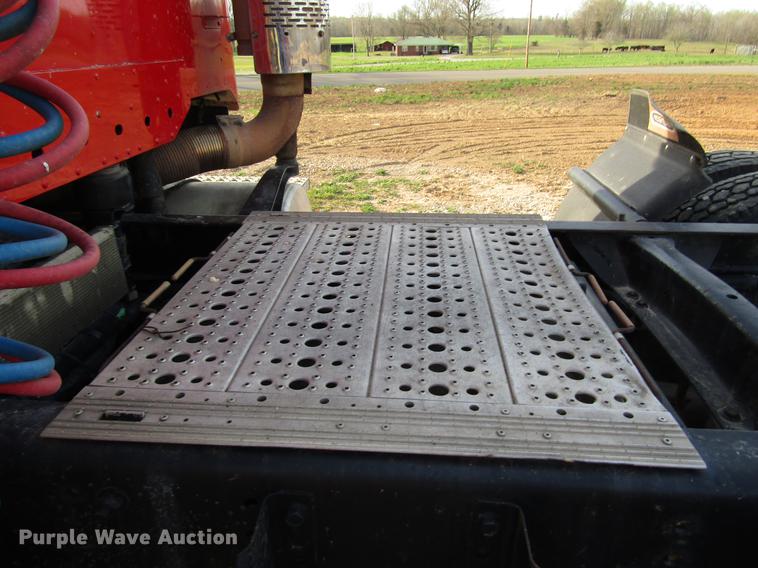 image for item FJ9636 1998 Freightliner Century Class semi truck