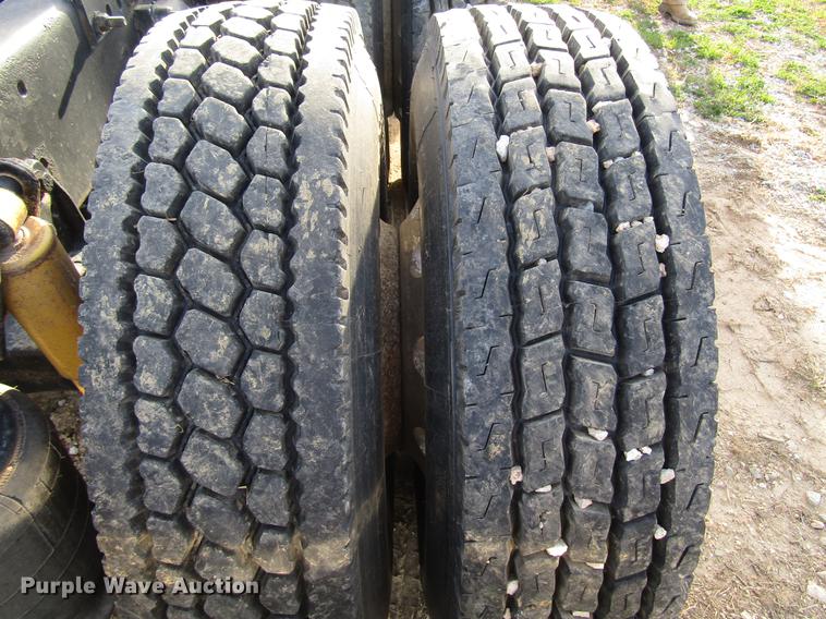 image for item FJ9636 1998 Freightliner Century Class semi truck