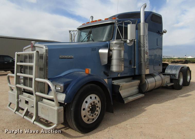 image for item FJ9646 2007 Kenworth W900 semi truck