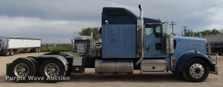 image for item FJ9646 2007 Kenworth W900 semi truck