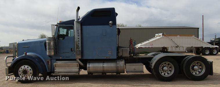 image for item FJ9646 2007 Kenworth W900 semi truck