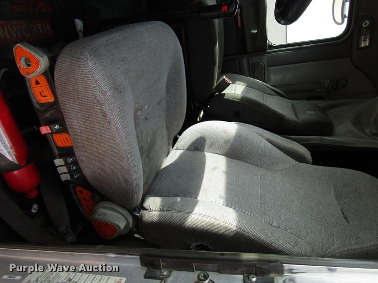 image for item FJ9646 2007 Kenworth W900 semi truck