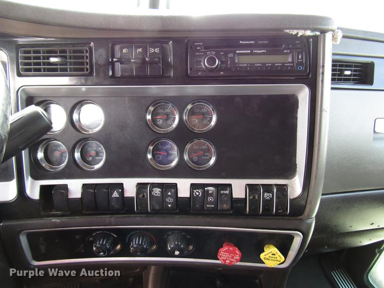 image for item FJ9646 2007 Kenworth W900 semi truck