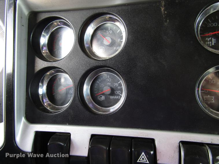 image for item FJ9646 2007 Kenworth W900 semi truck