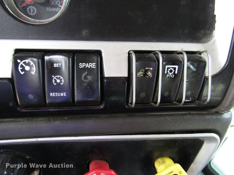 image for item FJ9646 2007 Kenworth W900 semi truck