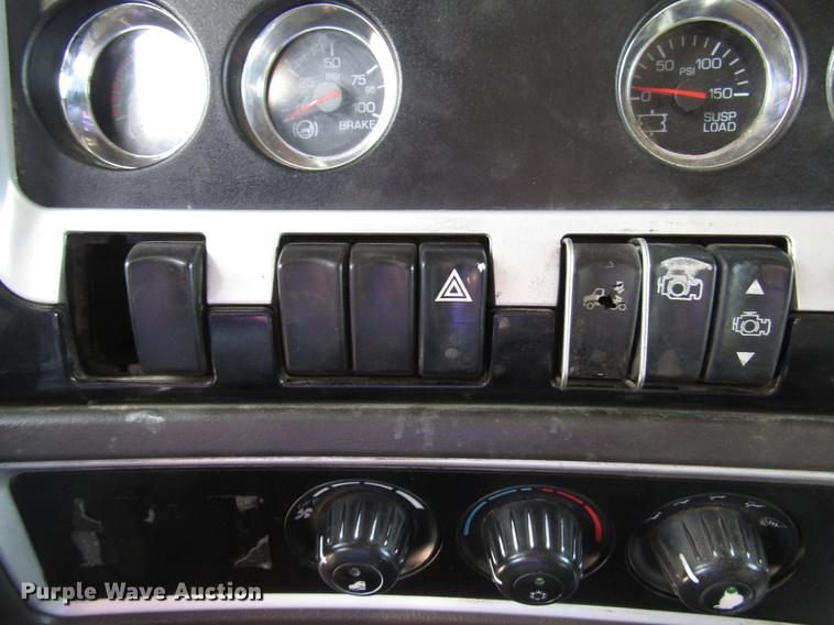 image for item FJ9646 2007 Kenworth W900 semi truck