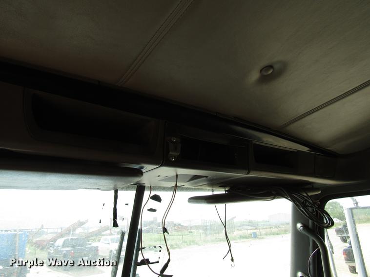 image for item FJ9646 2007 Kenworth W900 semi truck