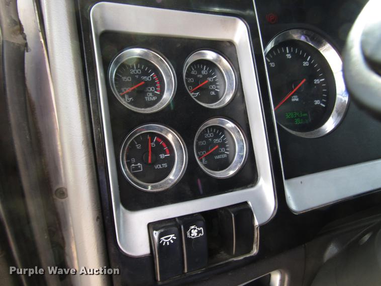 image for item FJ9646 2007 Kenworth W900 semi truck