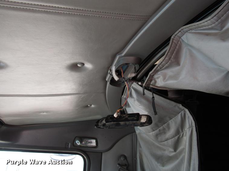 image for item FJ9646 2007 Kenworth W900 semi truck