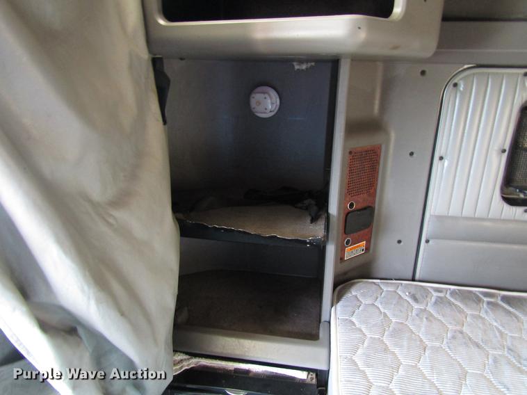 image for item FJ9646 2007 Kenworth W900 semi truck