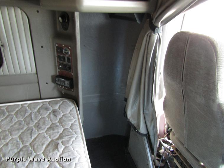 image for item FJ9646 2007 Kenworth W900 semi truck