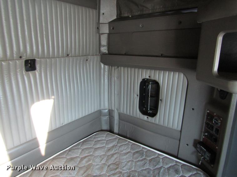 image for item FJ9646 2007 Kenworth W900 semi truck