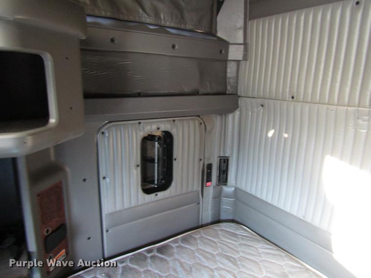 image for item FJ9646 2007 Kenworth W900 semi truck