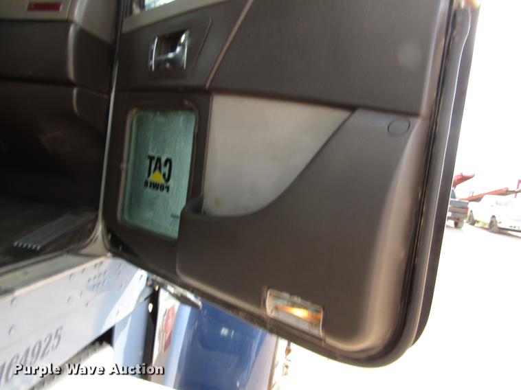 image for item FJ9646 2007 Kenworth W900 semi truck