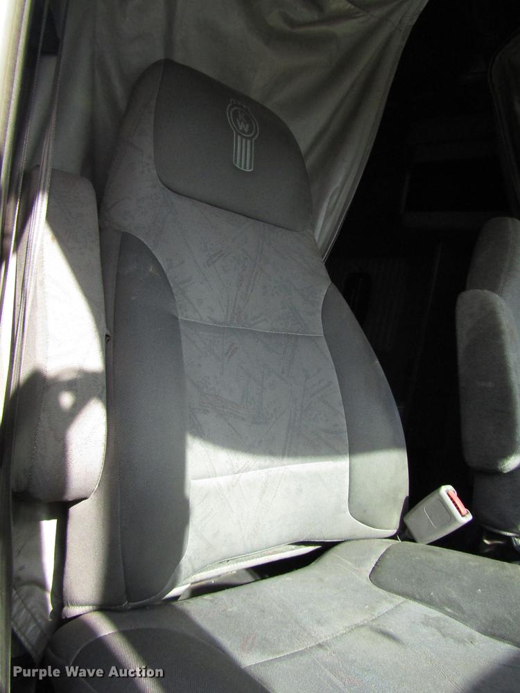 image for item FJ9646 2007 Kenworth W900 semi truck