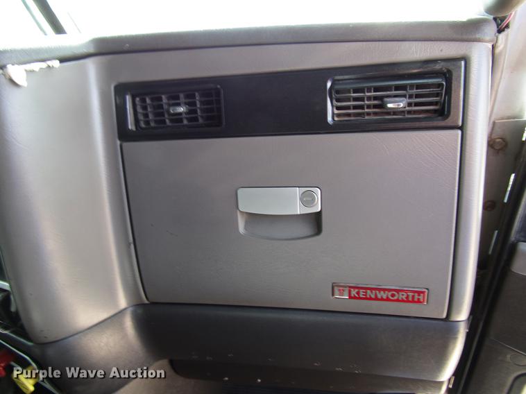 image for item FJ9646 2007 Kenworth W900 semi truck