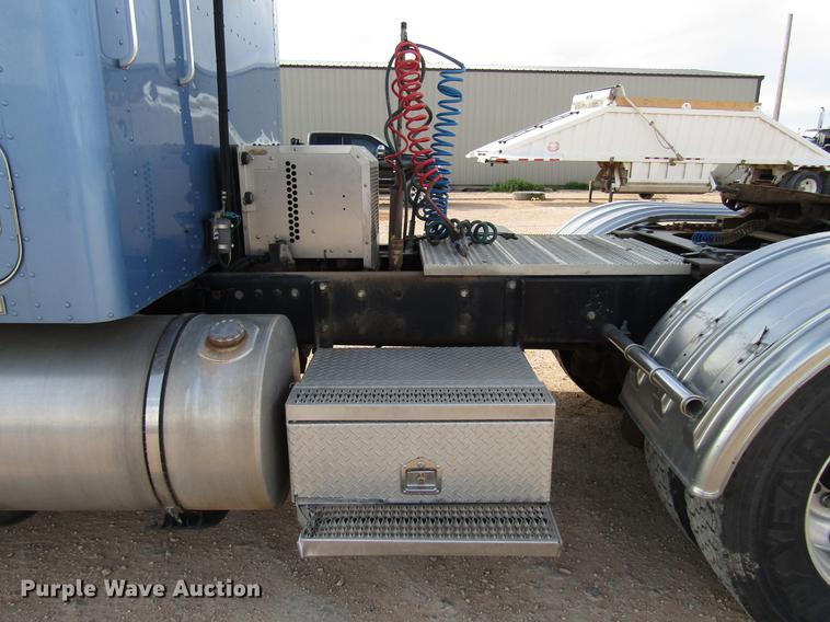 image for item FJ9646 2007 Kenworth W900 semi truck