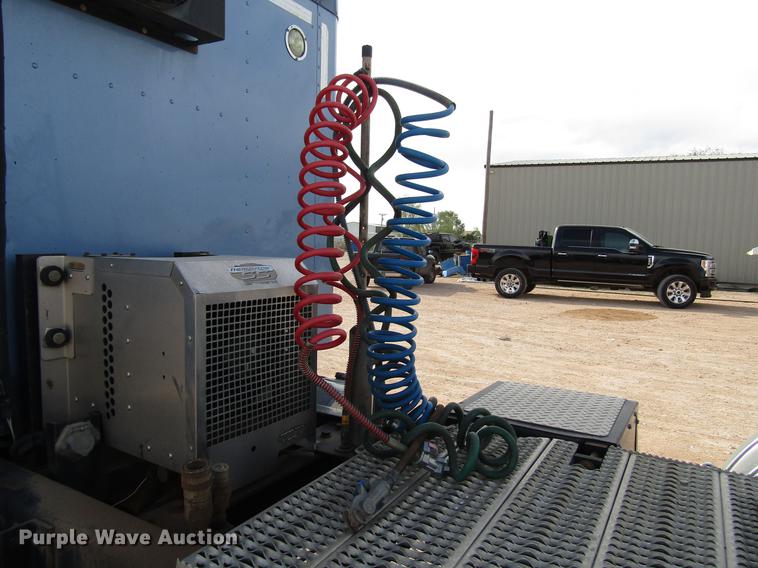 image for item FJ9646 2007 Kenworth W900 semi truck