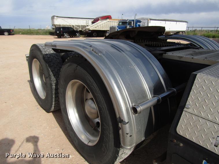 image for item FJ9646 2007 Kenworth W900 semi truck