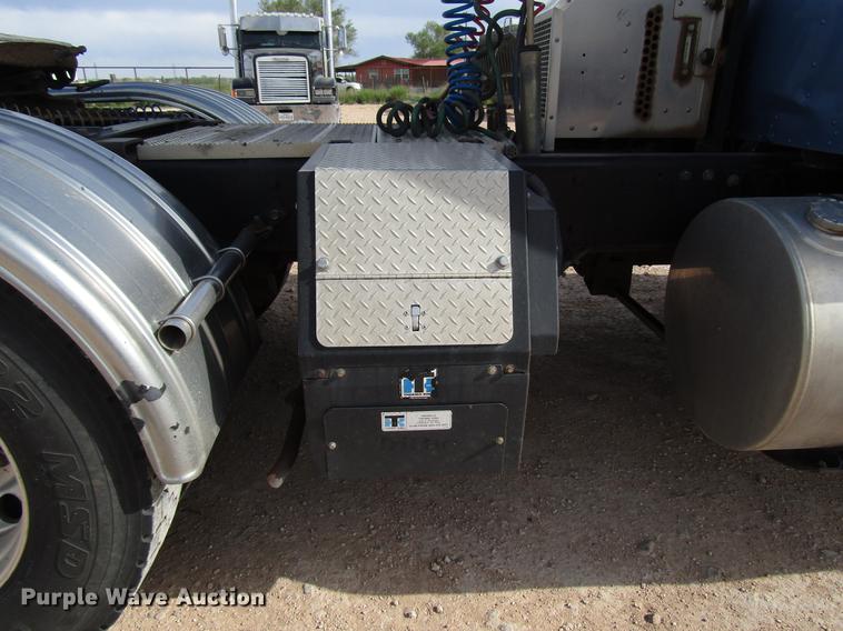 image for item FJ9646 2007 Kenworth W900 semi truck