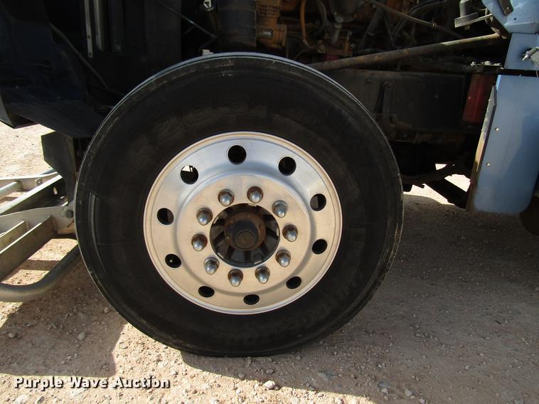 image for item FJ9646 2007 Kenworth W900 semi truck