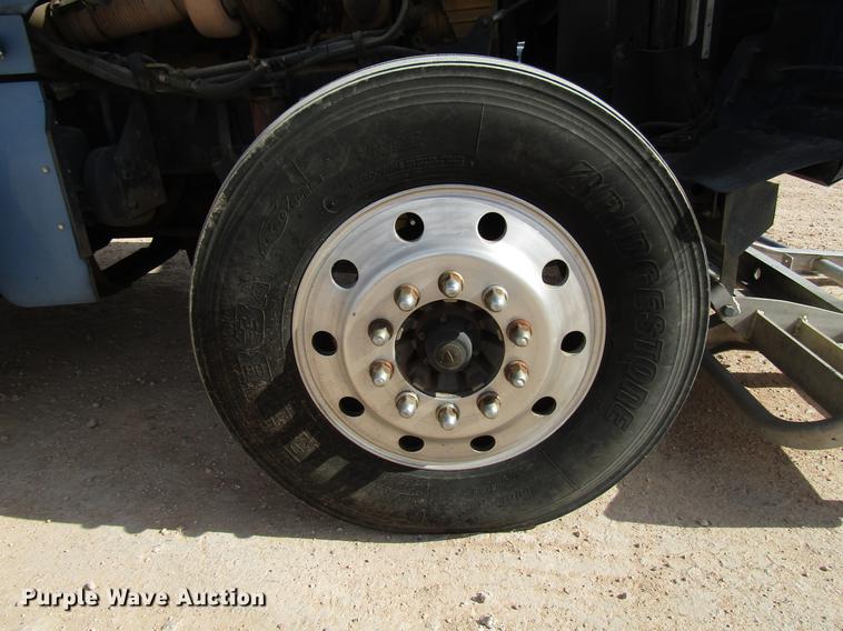 image for item FJ9646 2007 Kenworth W900 semi truck