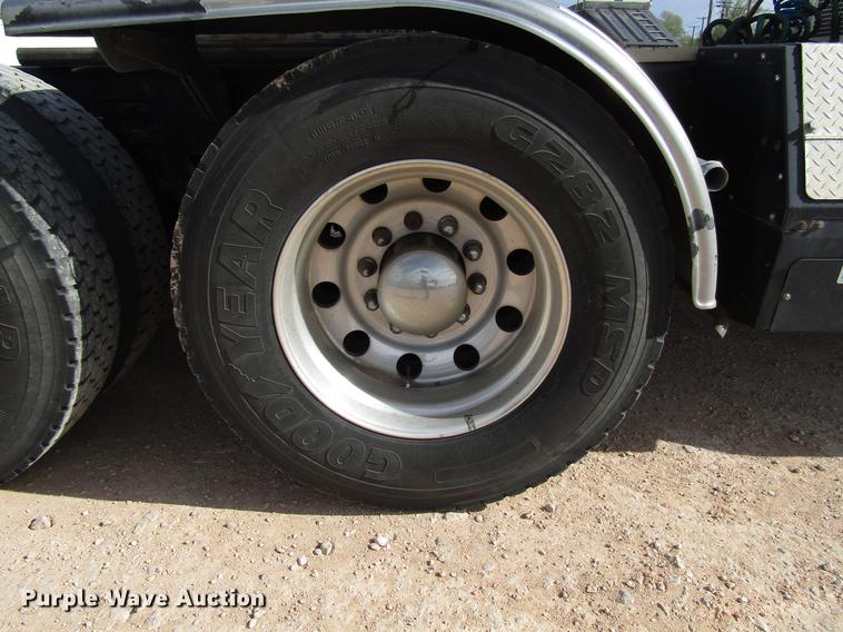 image for item FJ9646 2007 Kenworth W900 semi truck