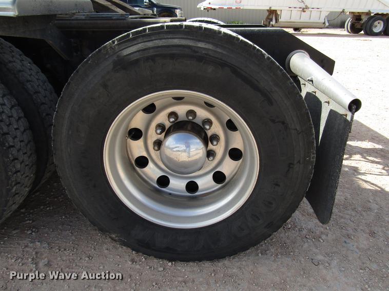 image for item FJ9646 2007 Kenworth W900 semi truck