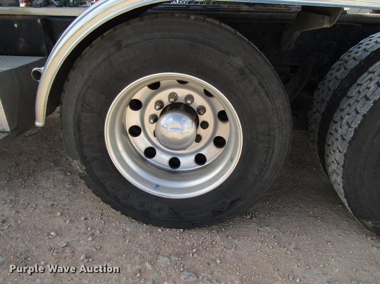 image for item FJ9646 2007 Kenworth W900 semi truck