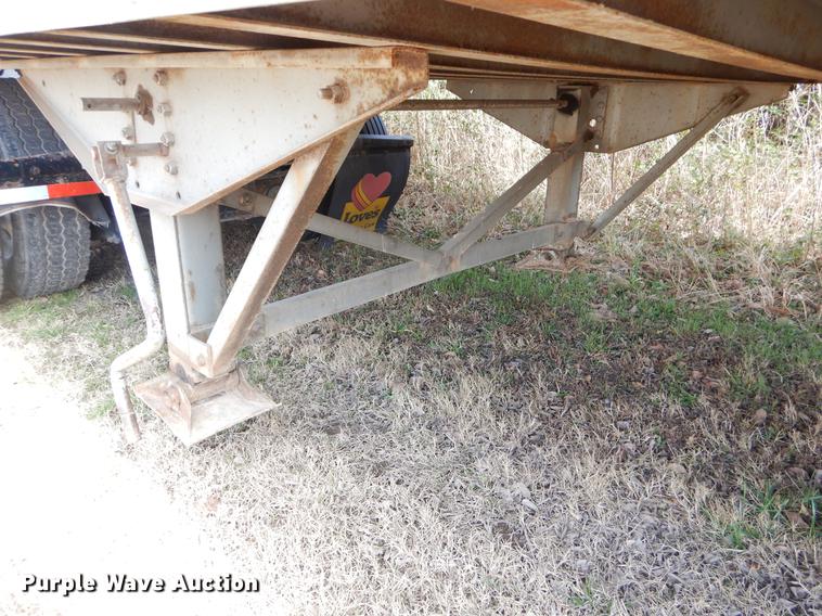 image for item FQ9675 1992 Lufkin dry van trailer